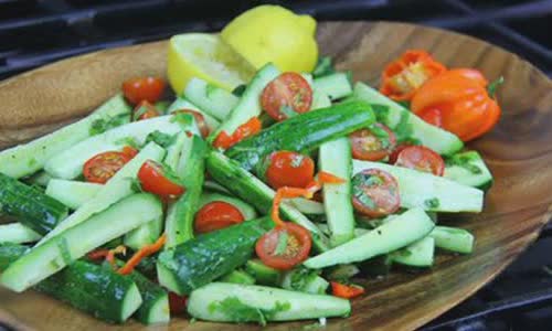 Cách làm salad dưa leo cà cà chua cay