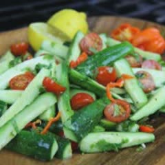 Cách làm salad dưa leo cà cà chua cay