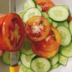 Cách làm Salad dưa leo cà chua trộn ngon giòn