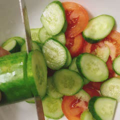 Cách làm Salad dưa leo cà chua trộn ngon giòn