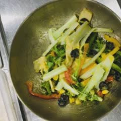 Cách Làm Salad Gà Nướng Tiêu Đen Ngon Và Đơn Giản 