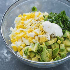 Cách làm salad kem bơ trứng