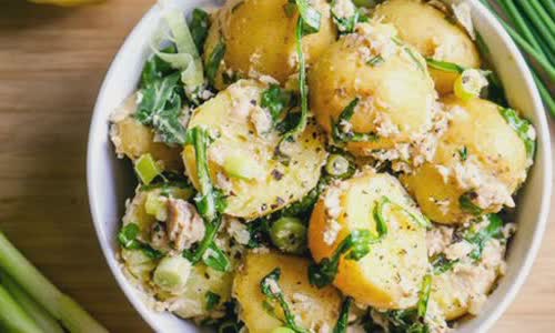 Cách làm salad khoai tây cá hồi
