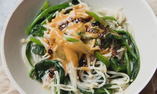 Cách làm Salad rau bina nấm sốt mè