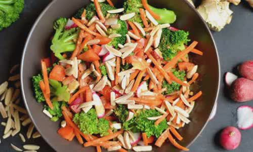 Cách làm Salad rau củ hạnh nhân