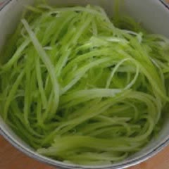 Cách làm Salad Rau Diếp Ngồng cho nàng ăn kiêng ngày Tết