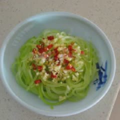 Cách làm Salad Rau Diếp Ngồng cho nàng ăn kiêng ngày Tết