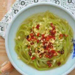 Cách làm Salad Rau Diếp Ngồng cho nàng ăn kiêng ngày Tết
