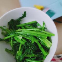 Cách làm Salad Tần Ô Trộn Nước Tương Dầu Mè ăn kiêng