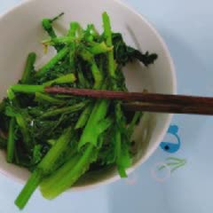 Cách làm Salad Tần Ô Trộn Nước Tương Dầu Mè ăn kiêng