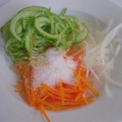 Cách Làm Salad Tôm Trộn Bông So Đũa Thơm Ngon