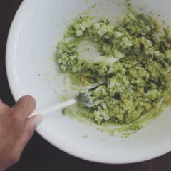 Cách làm salad trứng bơ béo ngậy