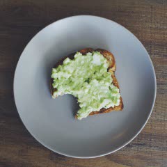 Cách làm salad trứng bơ béo ngậy