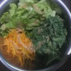 Cách Làm Salad Ức Gà Cải Xoăn Đổi Vị Mời Cả Nhà