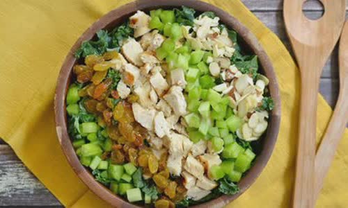 salad-uc-ga-rau-xanh-nho-kho-Xakvj0XNnslIRtBXQonG