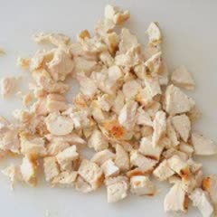 Cách làm salad ức gà rau xanh nho khô