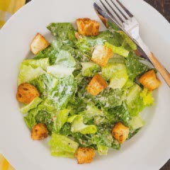 Cách làm salad xà lách bánh mì nướng