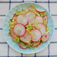 Cách làm salad xà lách frise trộn củ cải đỏ