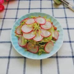 Cách làm salad xà lách frise trộn củ cải đỏ