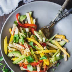 Cách làm Salad xoài rau củ chua ngọt
