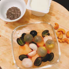 Cách làm Sữa chua trái cây hạt chia