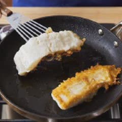 Cách làm tempura cá chiên giòn, ăn kèm cơm và salad