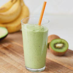 Cách làm sinh tố chuối kiwi cải bó xôi