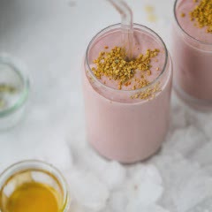 Cách làm Sinh tố dâu tây hạt điều