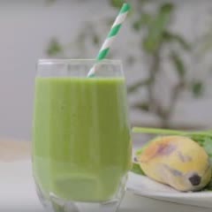 Cách làm sinh tố dừa chuối cải bó xôi
