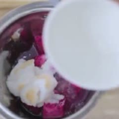 Cách làm sinh tố dừa thanh long ruột đỏ