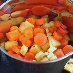 Cách làm nước ép thơm mix cà rốt