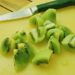 Cách Làm Sinh Tố Dừa Kiwi Mát Lạnh Cực Thơm Ngon