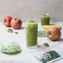 Cách làm sinh tố táo chuối và cải bó xôi