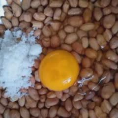 Cách làm đậu phộng rang trứng