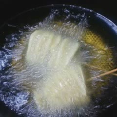 Cách làm khoai tây chiên lốc xoáy giòn rụm