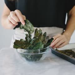 Cách làm Snack cải Kale nướng giòn