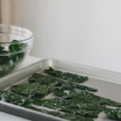 Cách làm Snack cải Kale nướng giòn