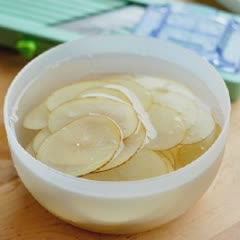 Cách Làm Snack Khoai Tây Bằng Lò Vi Sóng Thơm Ngon