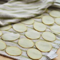 Cách Làm Snack Khoai Tây Bằng Lò Vi Sóng Thơm Ngon
