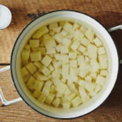 Cách Làm Soup Thịt Gà Khoai Tây Bổ Dưỡng Tại Nhà