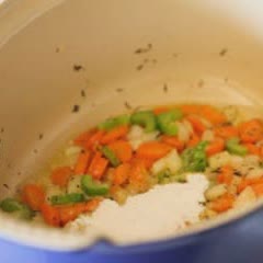 Cách Làm Soup Thịt Gà Khoai Tây Bổ Dưỡng Tại Nhà