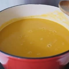 Cách làm súp bí đỏ khoai tây cho bé yêu