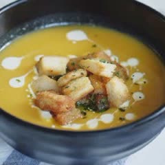Cách làm súp bí đỏ khoai tây cho bé yêu
