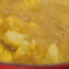 Cách làm súp bông cải trắng với nghệ