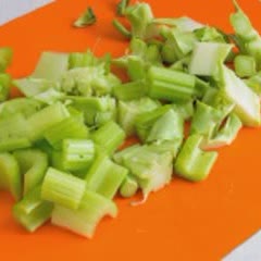 Cách làm Súp bông cải xanh cần tây