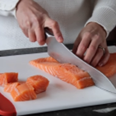 Cách làm súp cá hồi rau củ