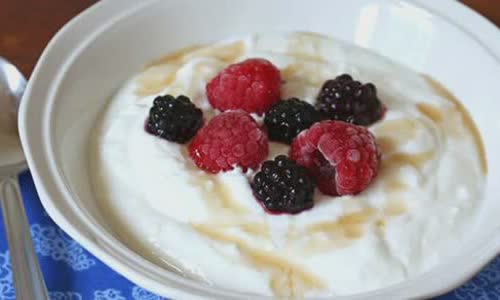 greek-yogurt-nguyen-chat-yVGv27rYp7oZcEiSqNPM