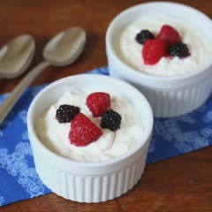 Cách làm Greek Yogurt Nguyên Chất cực đơn giản tại nhà