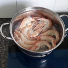 Cách làm Tôm luộc trái dừa