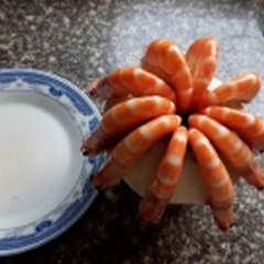 Cách làm Tôm luộc trái dừa